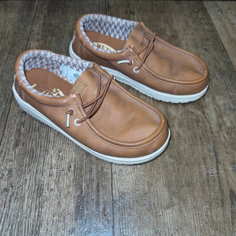 Hey Dude Youth 3 leather slip ons